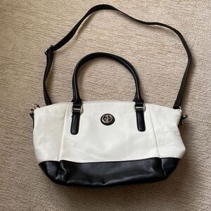 Beautiful Giani Bernini Black & Cream Leather Handbag with Shoulder Strap